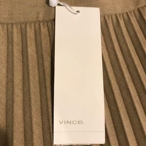 Vince Skirts - Vince Pleated Midi Skirt sz 4. NWT. Vince Skirts - Vince Pleated Midi Skirt sz 4. NWT.